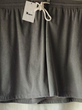 Riyiper Men's Shorts 4 XL NWT